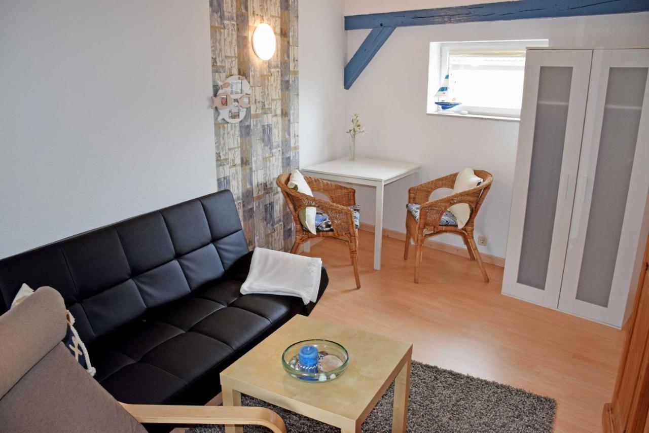 Ferienhaus Zum Hafen In Altefaehr Esterno foto