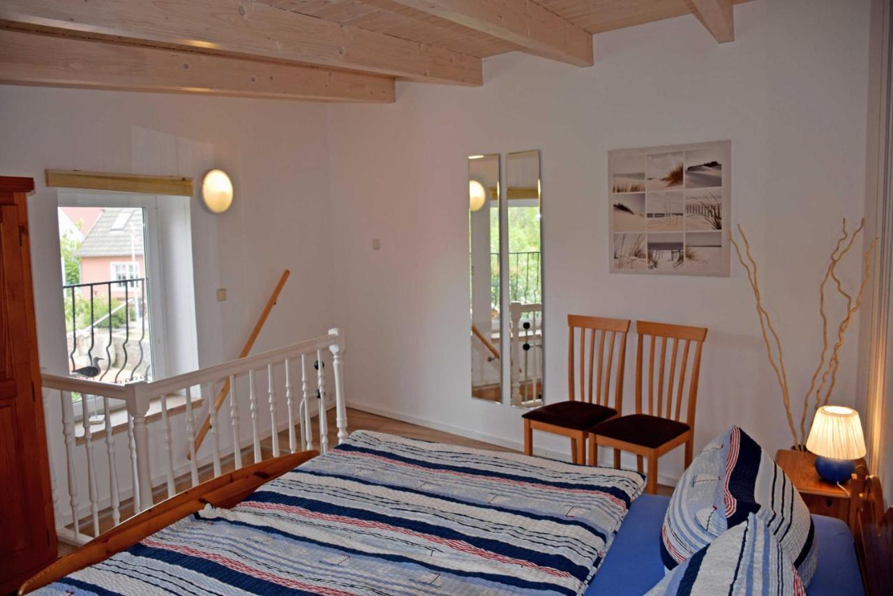 Ferienhaus Zum Hafen In Altefaehr Esterno foto