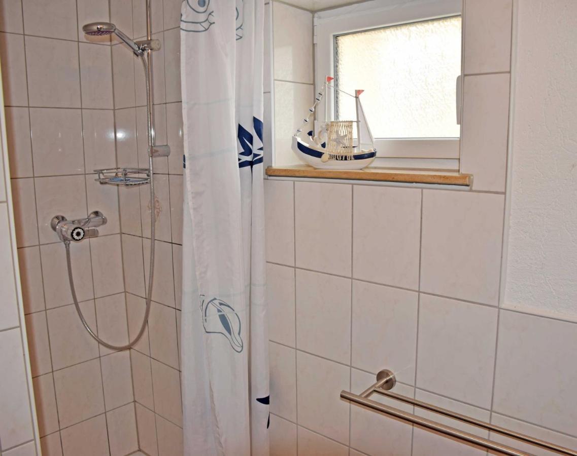 Ferienhaus Zum Hafen In Altefaehr Esterno foto