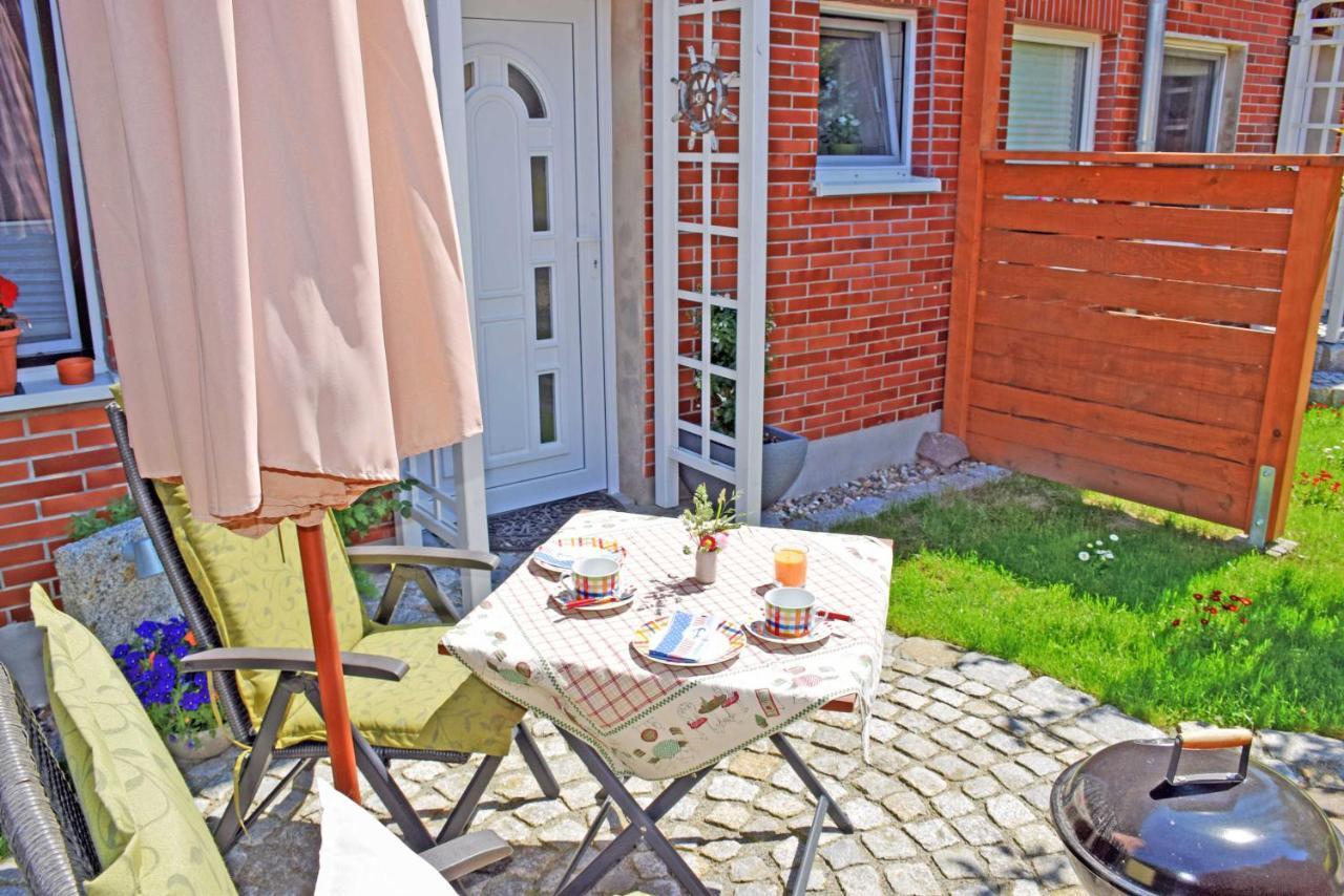 Ferienhaus Zum Hafen In Altefaehr Esterno foto