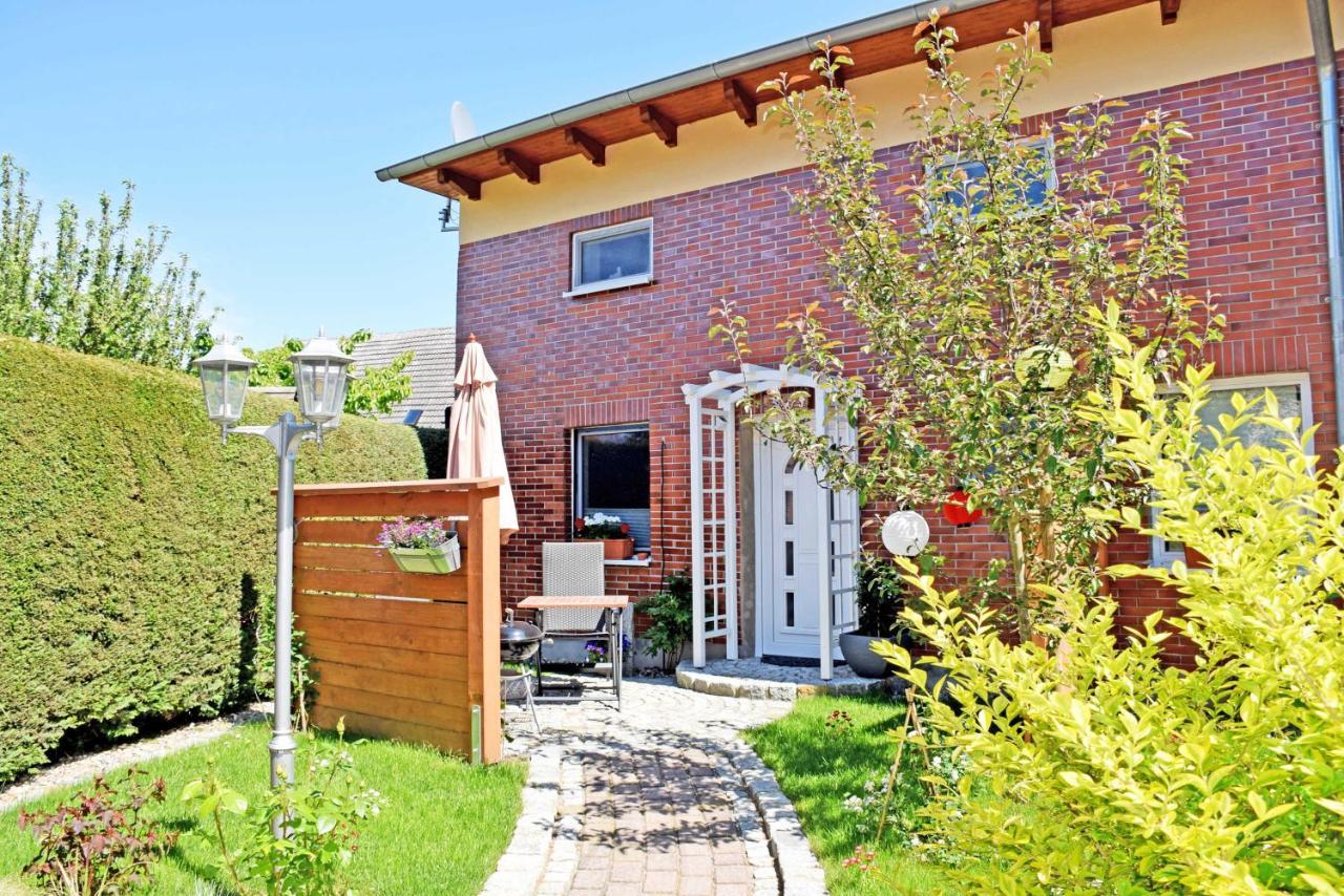 Ferienhaus Zum Hafen In Altefaehr Esterno foto