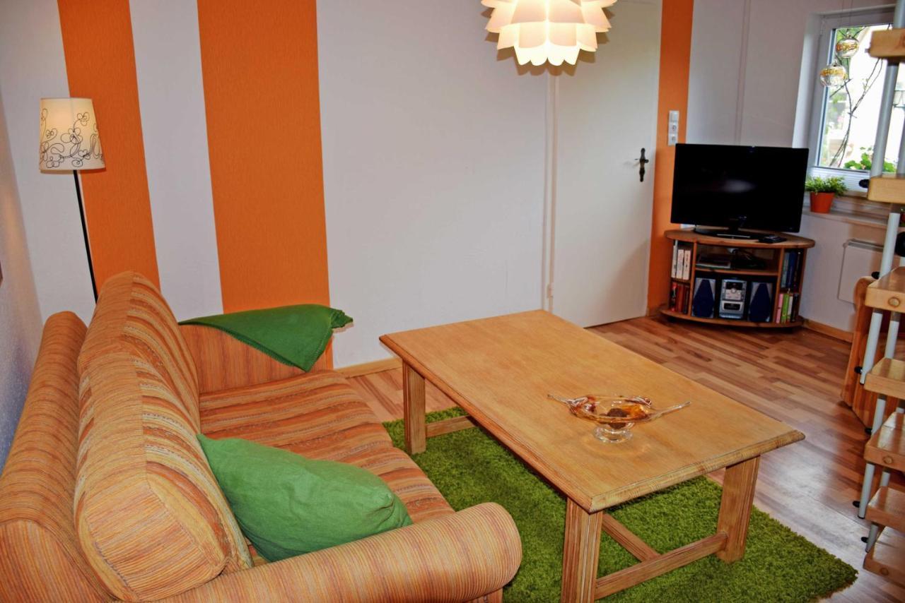 Ferienhaus Zum Hafen In Altefaehr Esterno foto